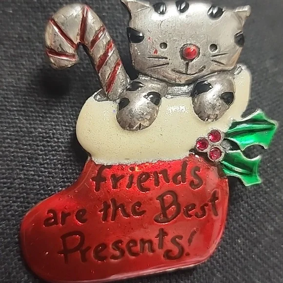 Festive Cat and Stocking Brooch - Picture 2 of 5